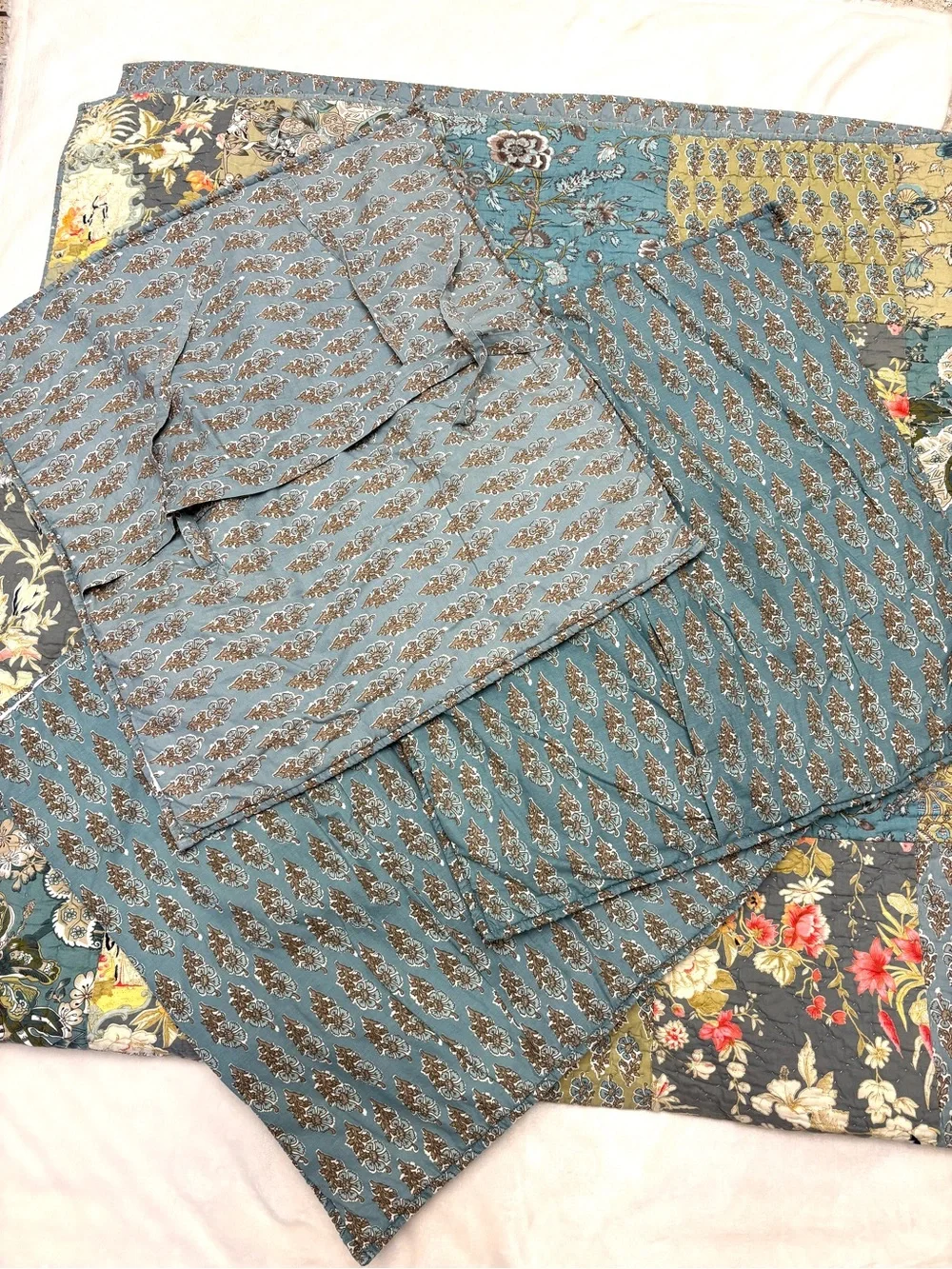 Pottery Barn Blue Floral Patchwork Tufted Quilt w/ 3 Euro Shams Full/Queen